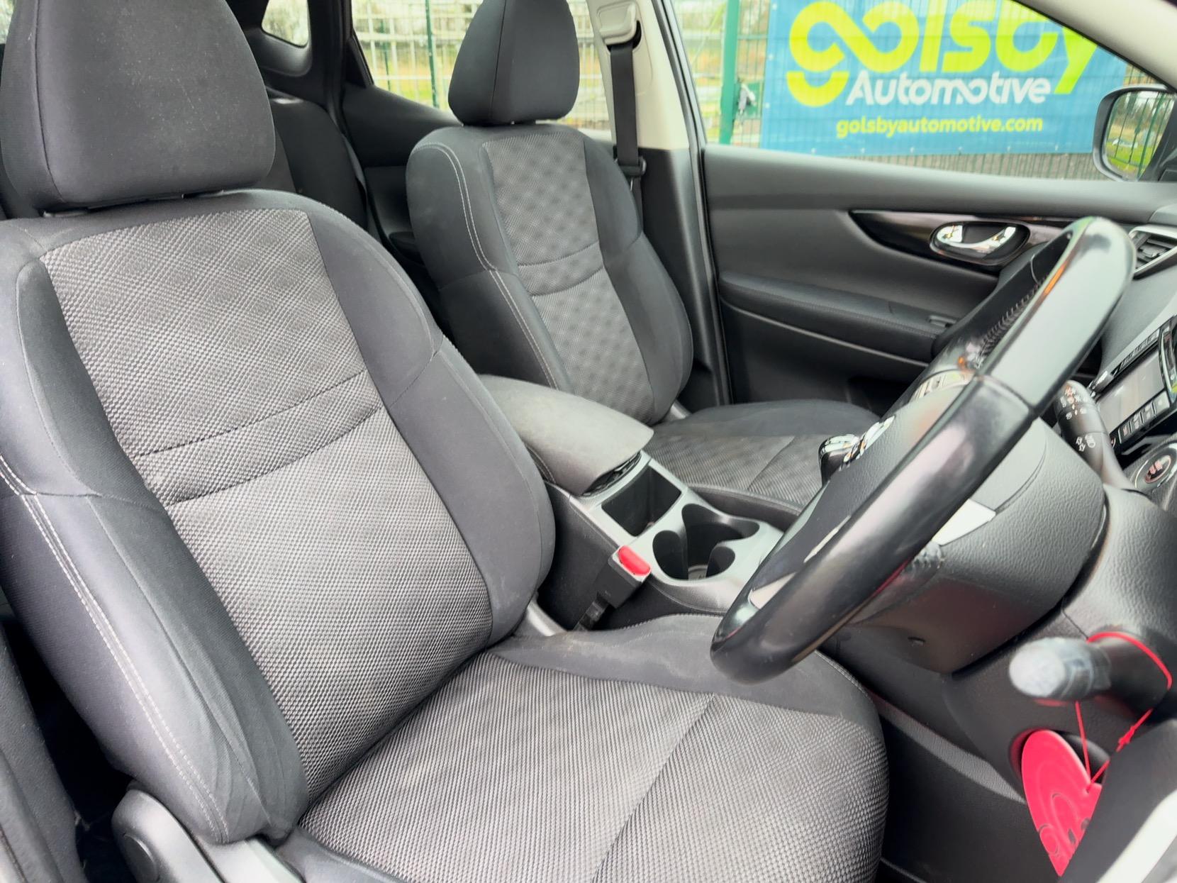 Nissan Qashqai 1.5 dCi Acenta Premium SUV 5dr Diesel Manual 2WD Euro 5 (s/s) (110 ps)