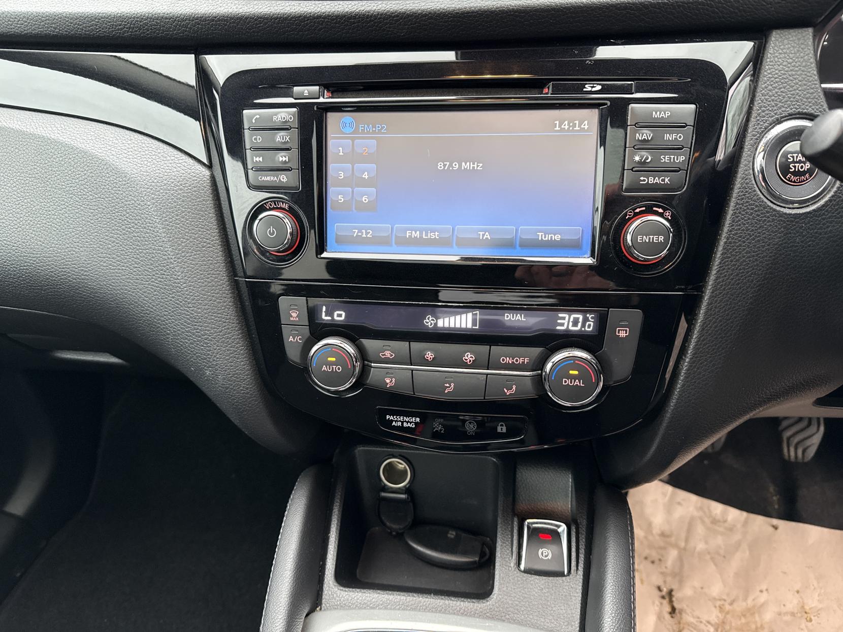 Nissan Qashqai 1.5 dCi Acenta Premium SUV 5dr Diesel Manual 2WD Euro 5 (s/s) (110 ps)