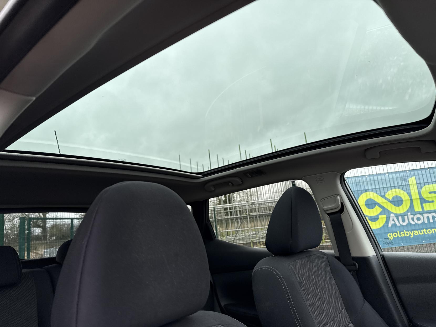 Nissan Qashqai 1.5 dCi Acenta Premium SUV 5dr Diesel Manual 2WD Euro 5 (s/s) (110 ps)