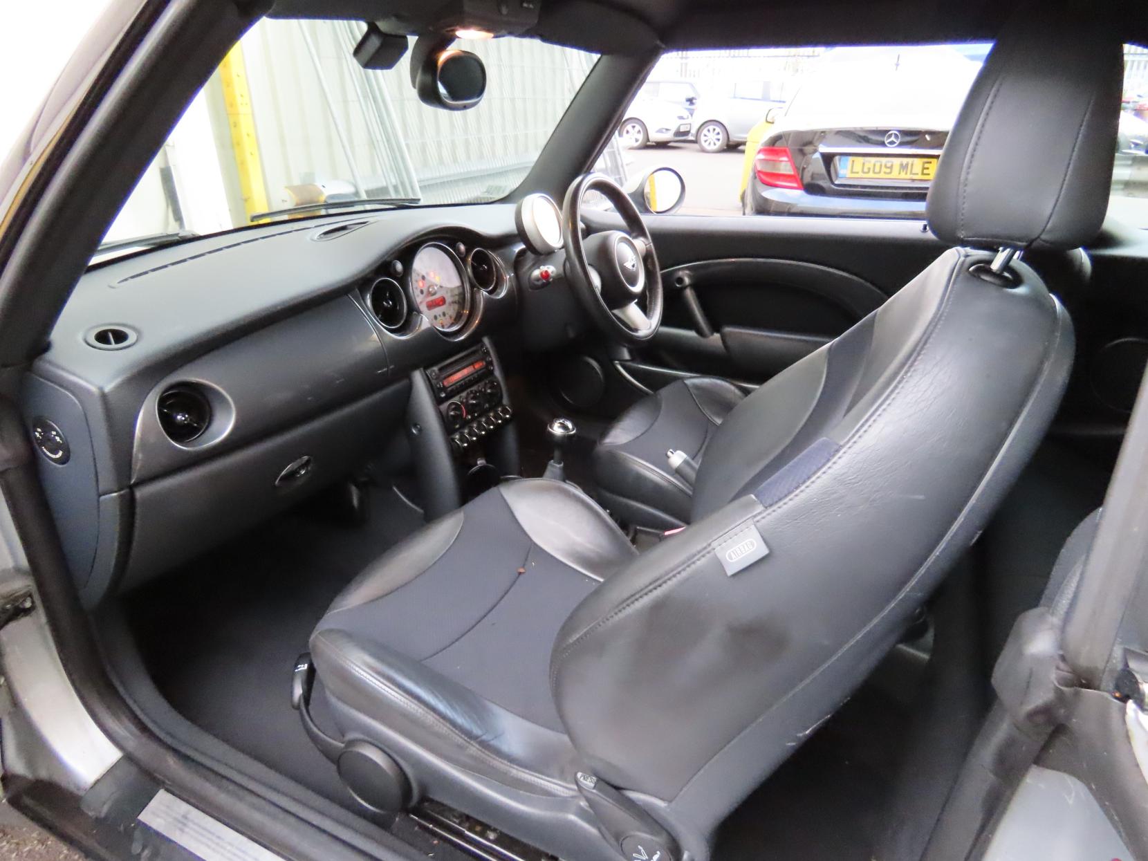 MINI Convertible 1.6 Cooper Convertible 2dr Petrol Manual Euro 3 (115 ps)