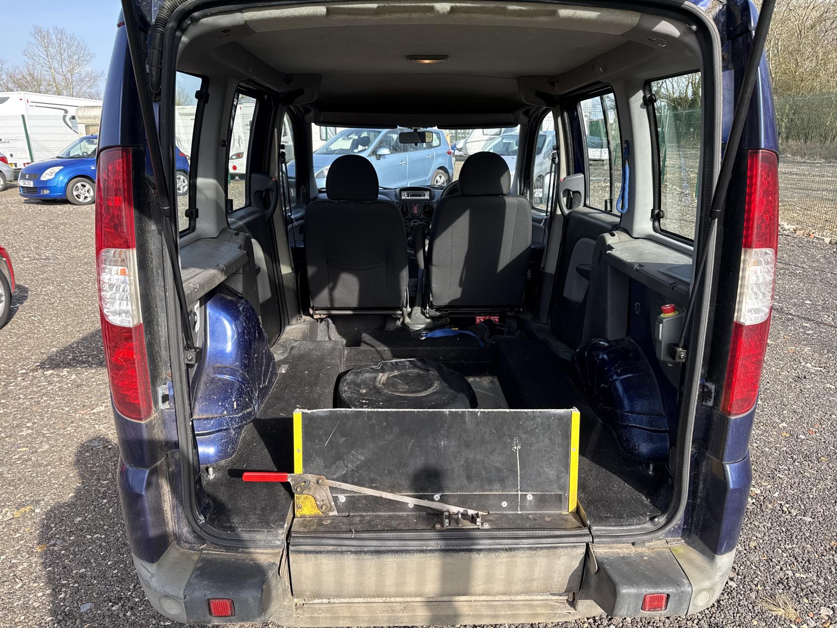 Fiat Doblo 1.4 Dynamic Estate 5dr Petrol Manual (174 g/km, 77 bhp)