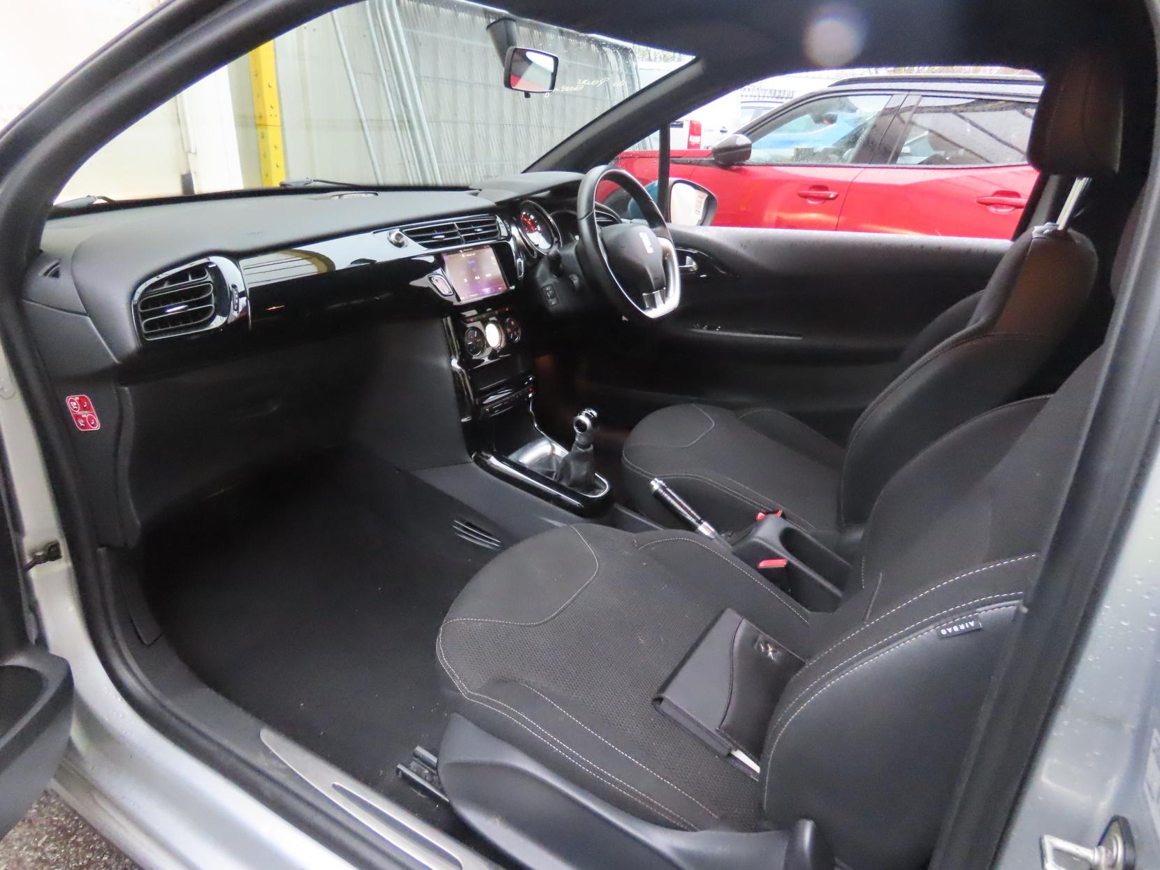 DS AUTOMOBILES DS 3 1.2 PureTech DStyle Nav Hatchback 3dr Petrol Manual Euro 6 (s/s) (110 ps)