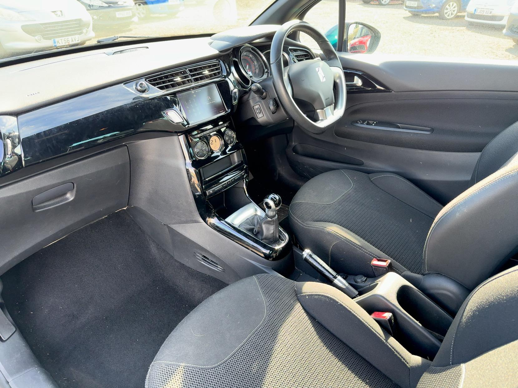 DS AUTOMOBILES DS 3 1.2 PureTech DStyle Nav Hatchback 3dr Petrol Manual Euro 6 (s/s) (110 ps)