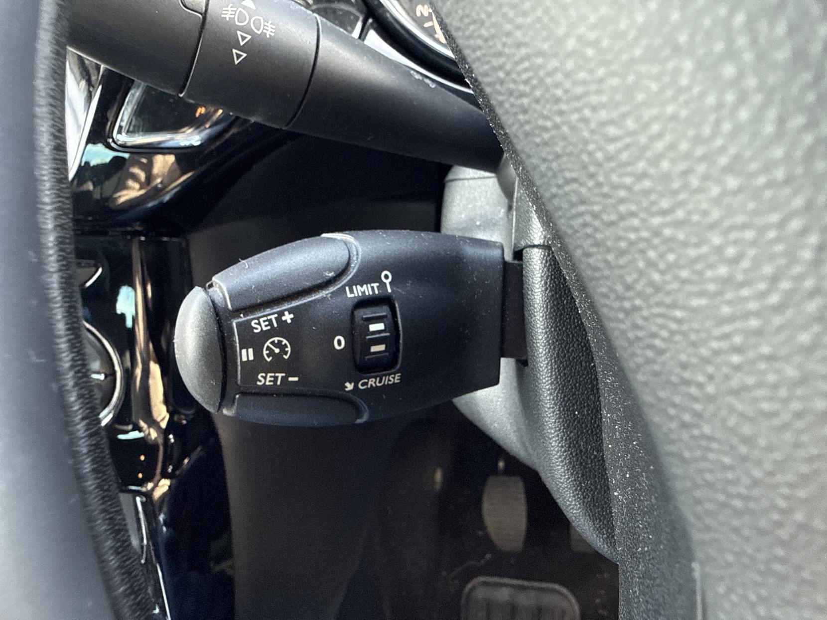 DS AUTOMOBILES DS 3 1.2 PureTech DStyle Nav Hatchback 3dr Petrol Manual Euro 6 (s/s) (110 ps)