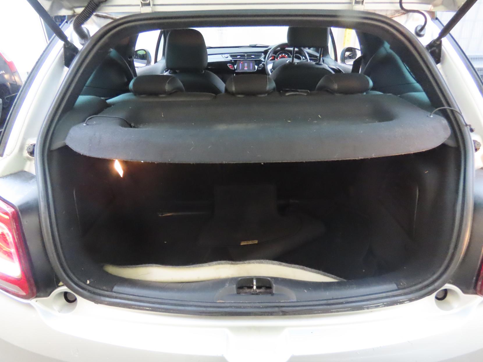 DS AUTOMOBILES DS 3 1.2 PureTech DStyle Nav Hatchback 3dr Petrol Manual Euro 6 (s/s) (110 ps)