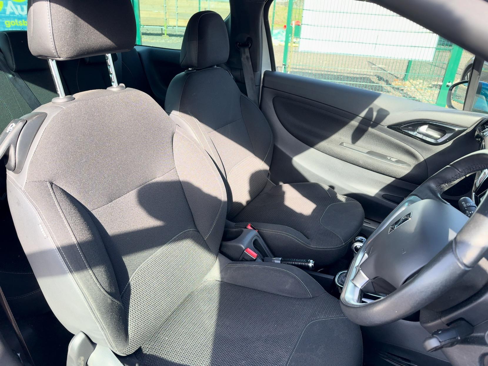 DS AUTOMOBILES DS 3 1.2 PureTech DStyle Nav Hatchback 3dr Petrol Manual Euro 6 (s/s) (110 ps)