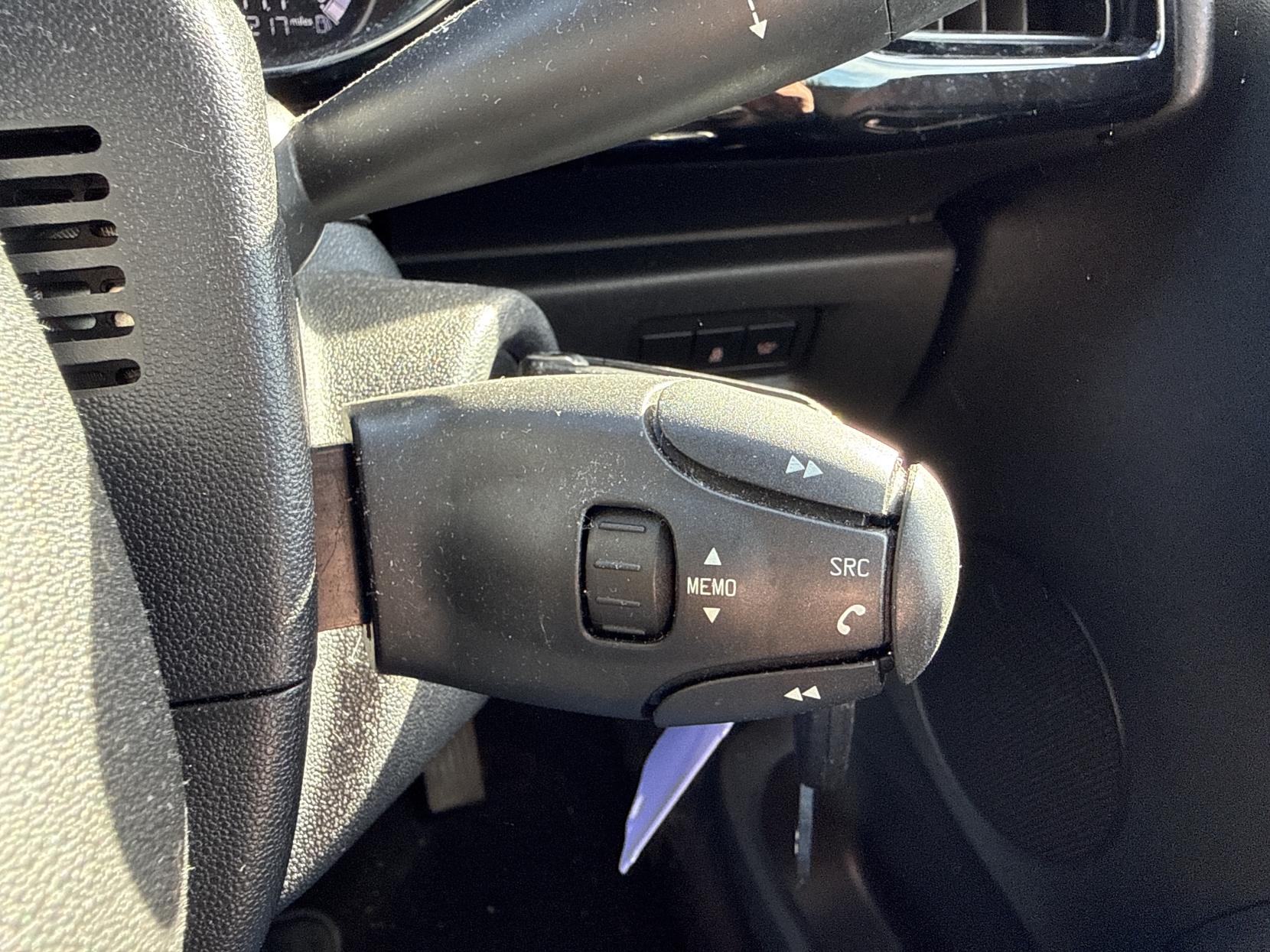 DS AUTOMOBILES DS 3 1.2 PureTech DStyle Nav Hatchback 3dr Petrol Manual Euro 6 (s/s) (110 ps)