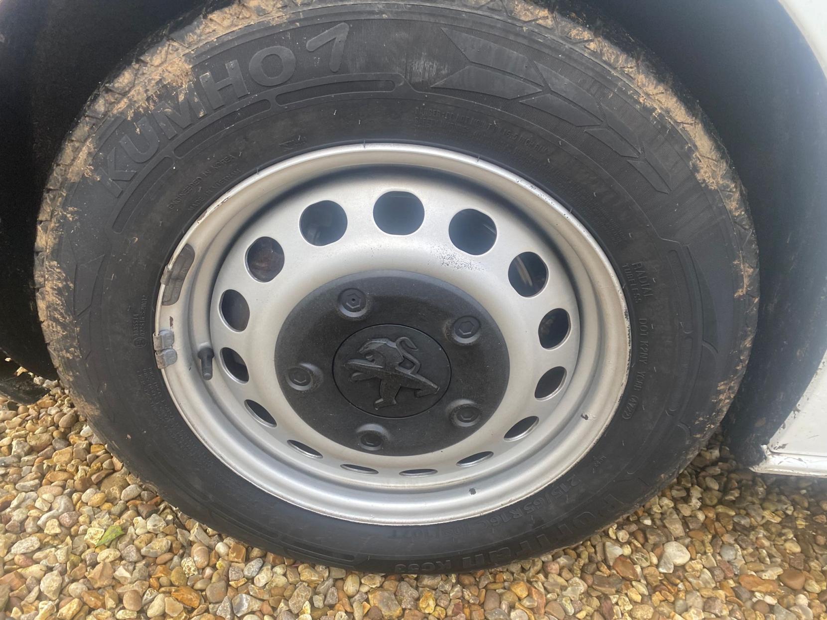 Peugeot Expert 2.0 BlueHDi 1400 Professional Premium Standard Panel Van 6dr Diesel Manual MWB Euro 6 (s/s) (145 ps)