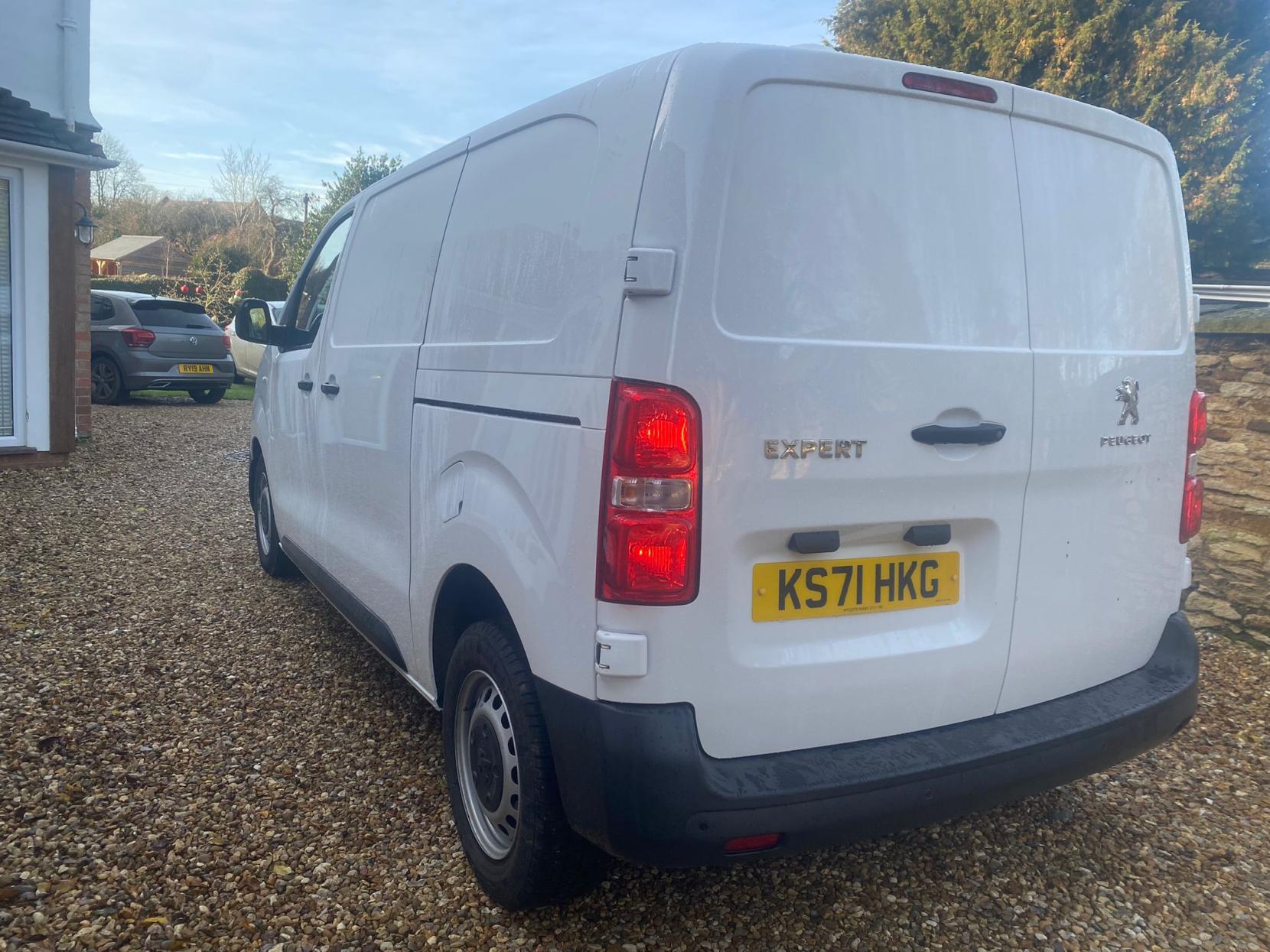 Peugeot Expert 2.0 BlueHDi 1400 Professional Premium Standard Panel Van 6dr Diesel Manual MWB Euro 6 (s/s) (145 ps)