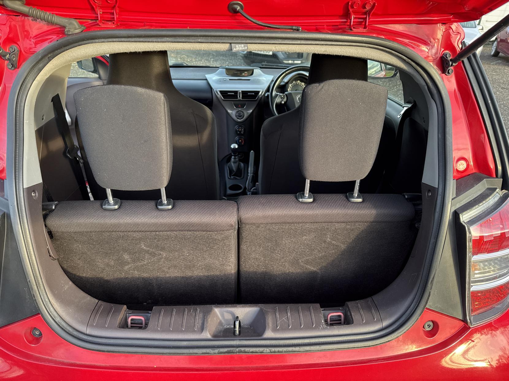 Toyota iQ 1.0 VVT-i Hatchback 3dr Petrol Manual Euro 4 (68 bhp)