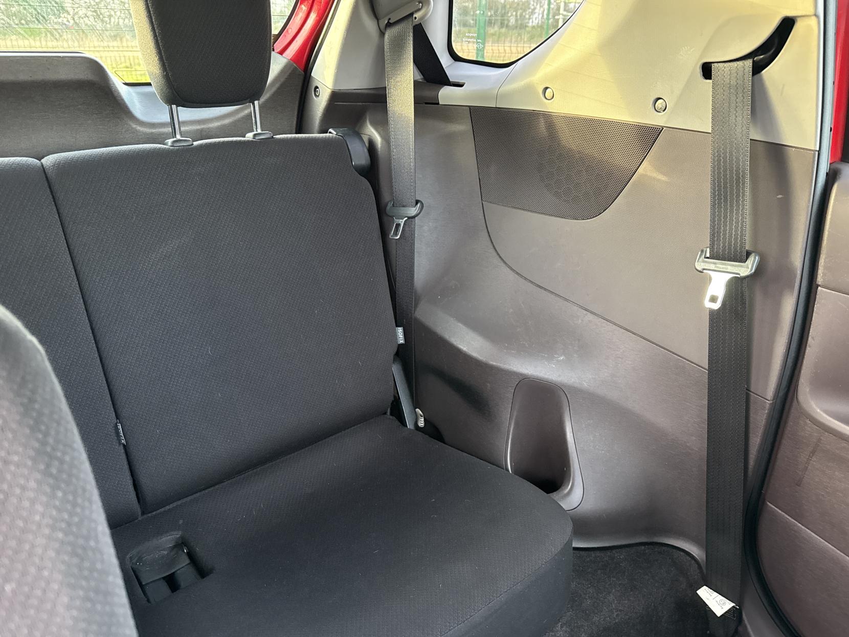 Toyota iQ 1.0 VVT-i Hatchback 3dr Petrol Manual Euro 4 (68 bhp)