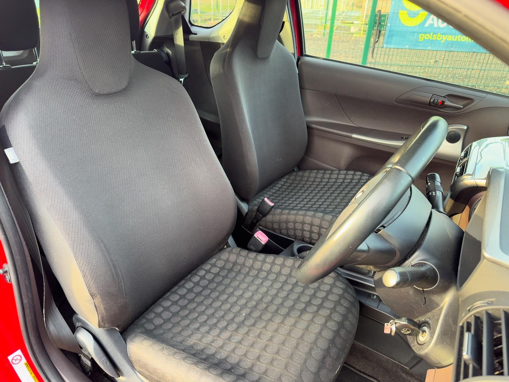 Toyota iQ 1.0 VVT-i Hatchback 3dr Petrol Manual Euro 4 (68 bhp)