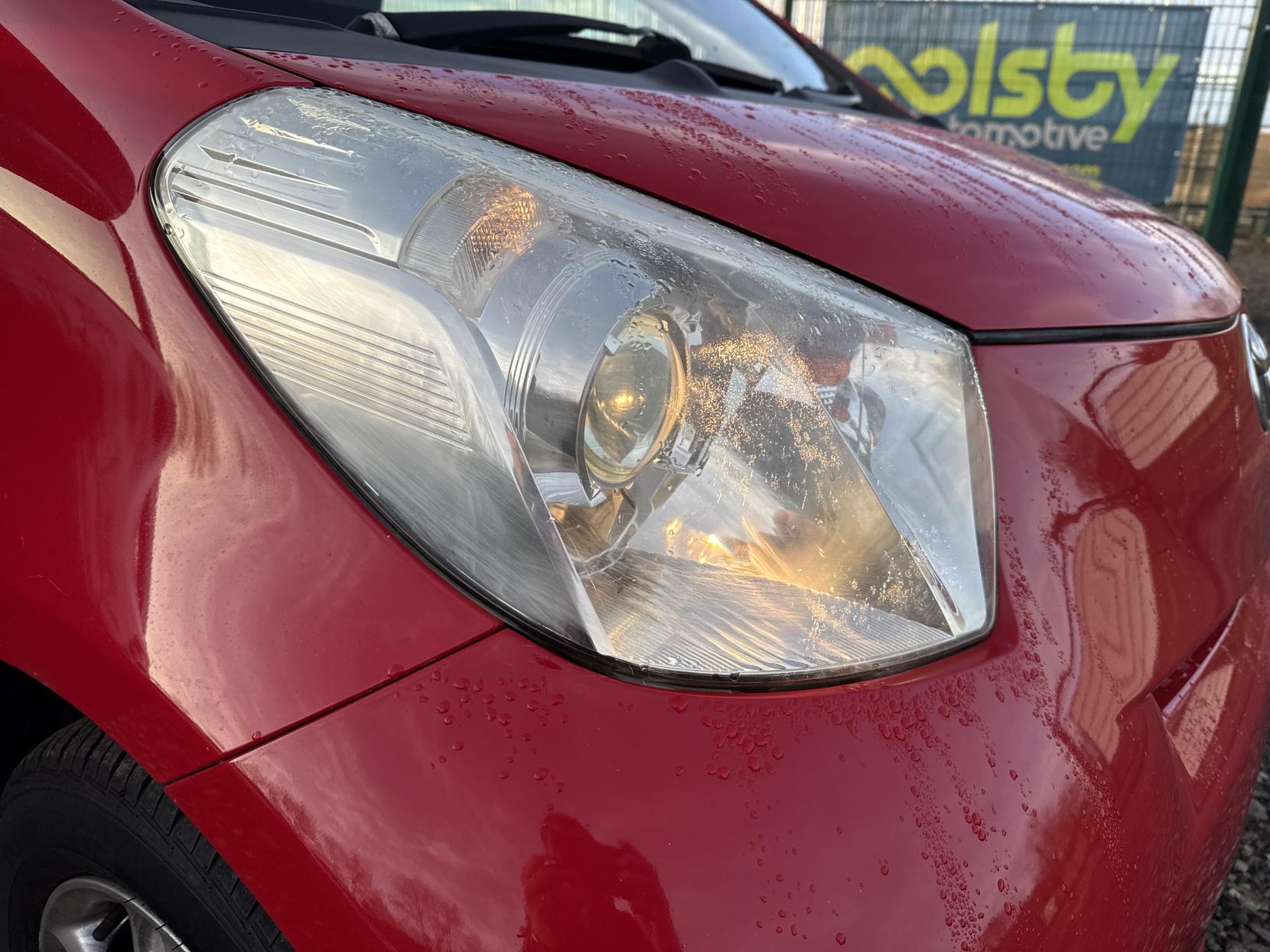 Toyota iQ 1.0 VVT-i Hatchback 3dr Petrol Manual Euro 4 (68 bhp)