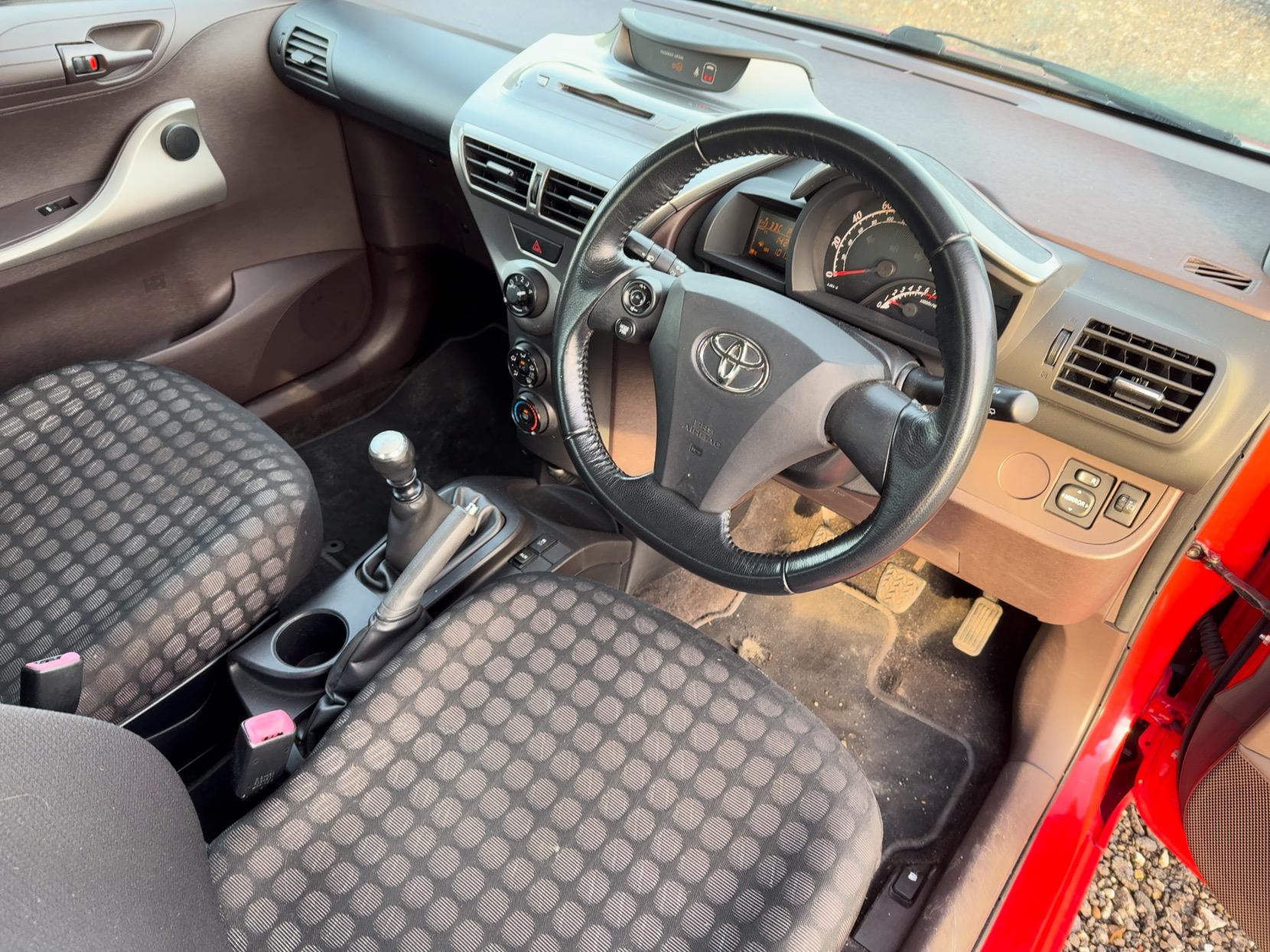 Toyota iQ 1.0 VVT-i Hatchback 3dr Petrol Manual Euro 4 (68 bhp)