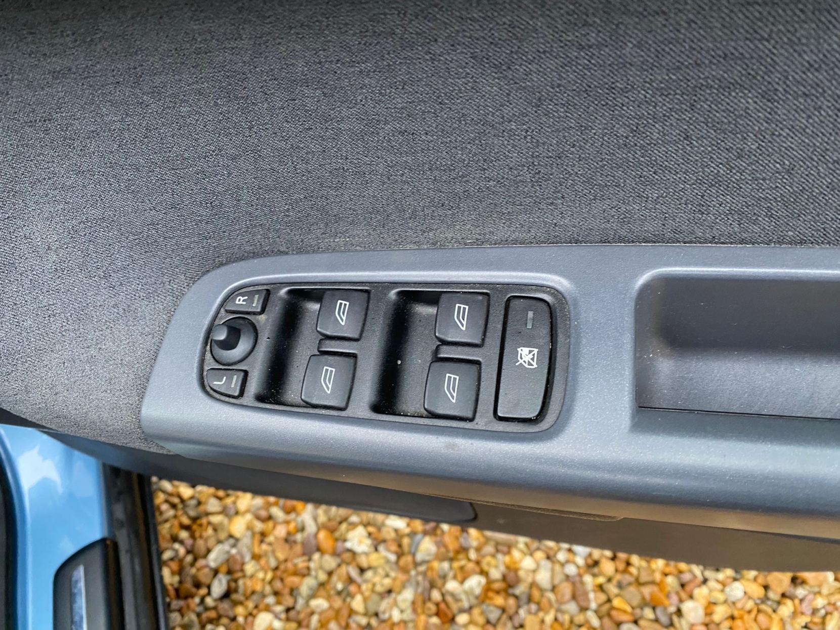 Volvo V50 2.0D S Estate 5dr Diesel Manual (153 g/km, 136 bhp)