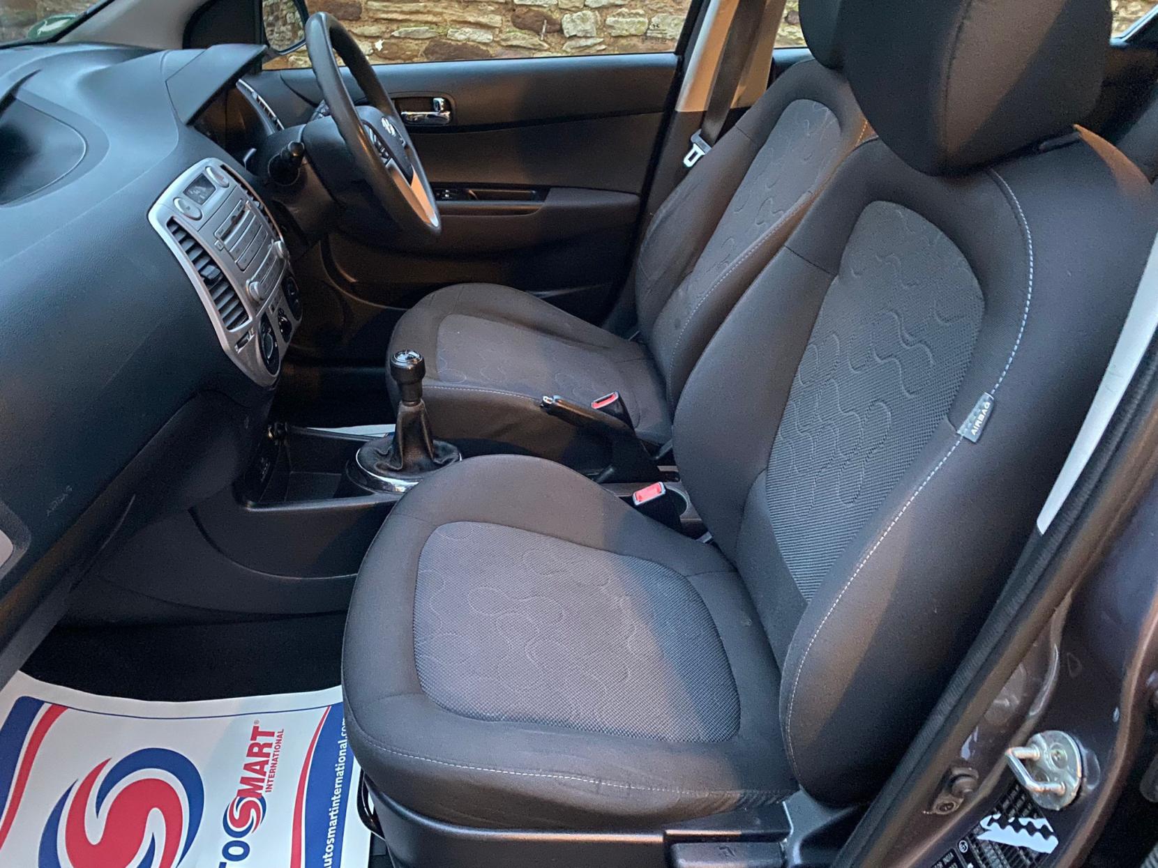 Hyundai i20 1.2 Comfort Hatchback 5dr Petrol Manual Euro 5 (77 bhp)