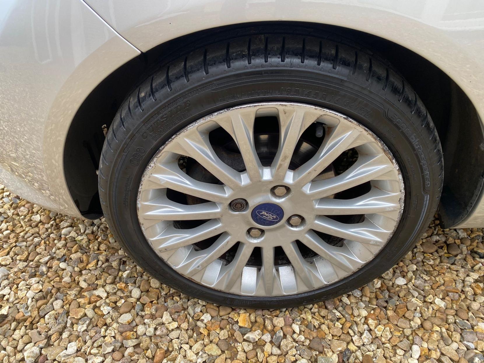 Ford Fiesta 1.4 Titanium Hatchback 5dr Petrol Automatic (154 g/km, 94 bhp)