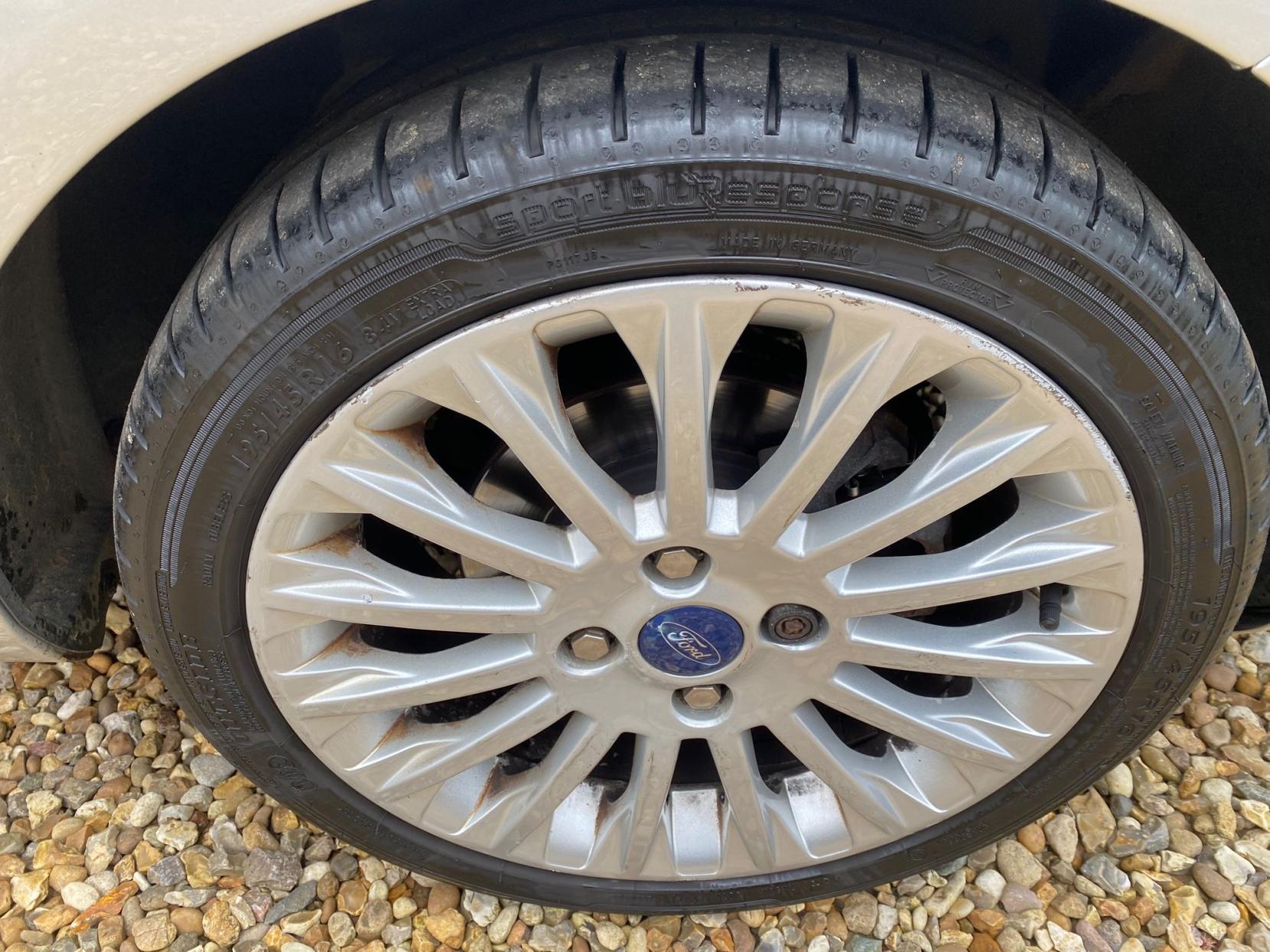 Ford Fiesta 1.4 Titanium Hatchback 5dr Petrol Automatic (154 g/km, 94 bhp)