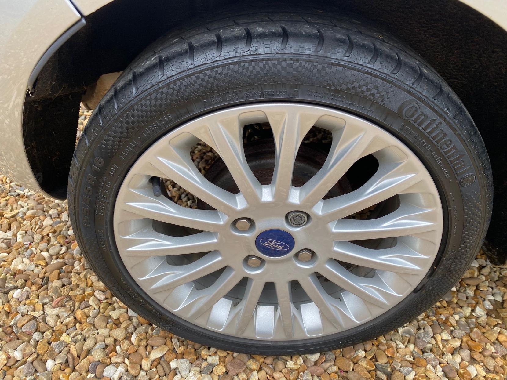 Ford Fiesta 1.4 Titanium Hatchback 5dr Petrol Automatic (154 g/km, 94 bhp)