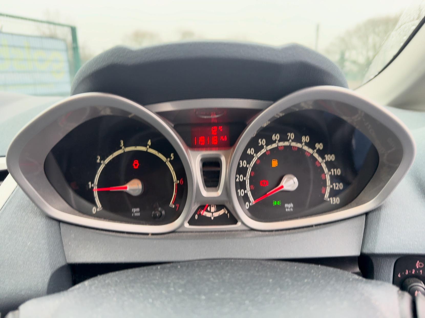 Ford Fiesta 1.4 Zetec Hatchback 5dr Petrol Manual (133 g/km, 94 bhp)