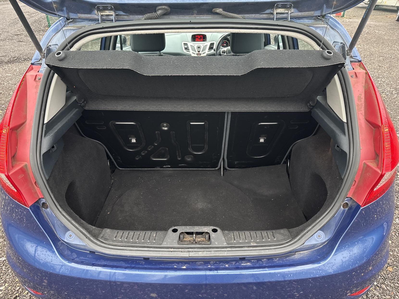 Ford Fiesta 1.4 Zetec Hatchback 5dr Petrol Manual (133 g/km, 94 bhp)