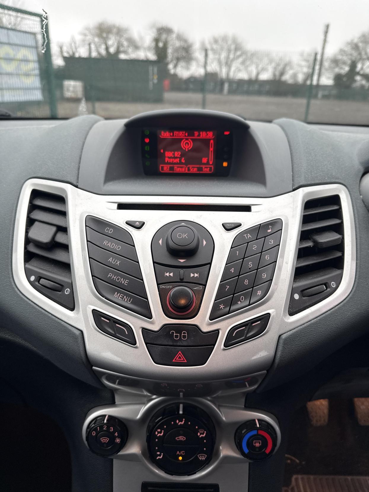 Ford Fiesta 1.4 Zetec Hatchback 5dr Petrol Manual (133 g/km, 94 bhp)