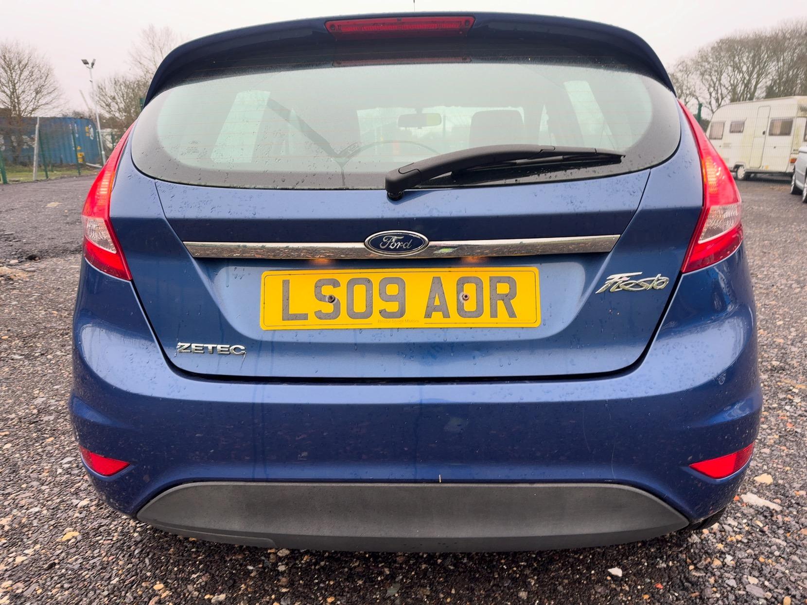 Ford Fiesta 1.4 Zetec Hatchback 5dr Petrol Manual (133 g/km, 94 bhp)
