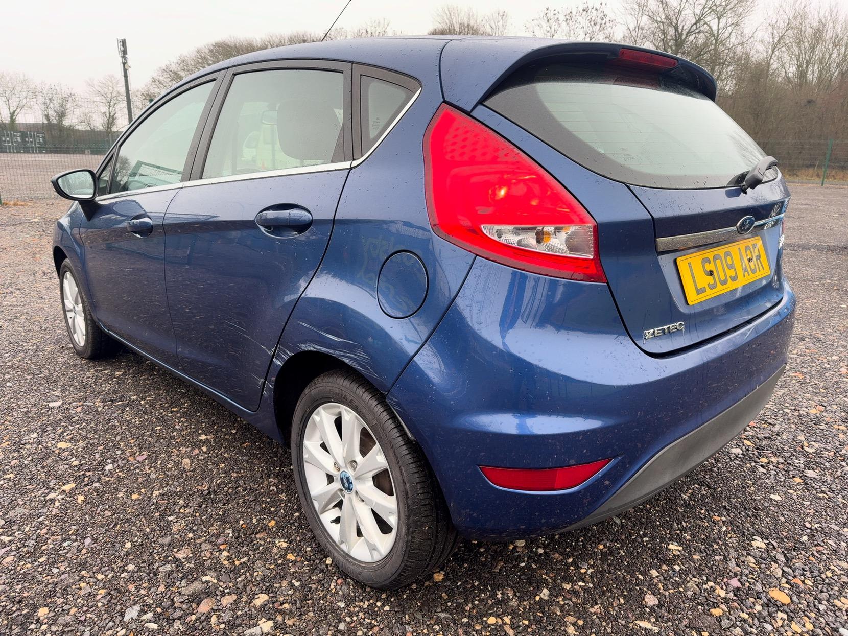 Ford Fiesta 1.4 Zetec Hatchback 5dr Petrol Manual (133 g/km, 94 bhp)