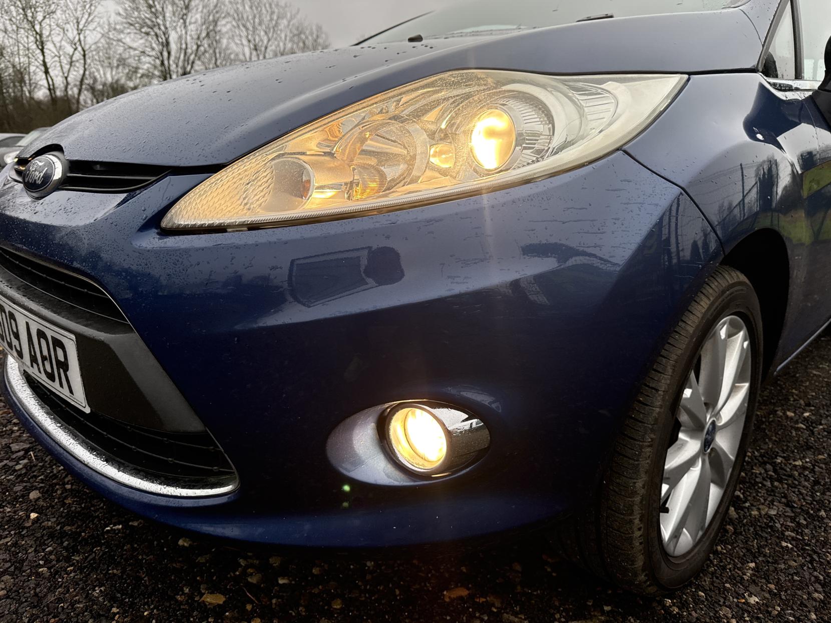 Ford Fiesta 1.4 Zetec Hatchback 5dr Petrol Manual (133 g/km, 94 bhp)