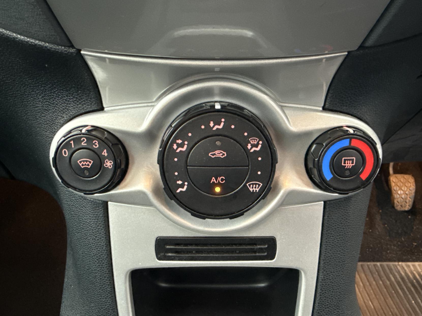 Ford Fiesta 1.4 Zetec Hatchback 5dr Petrol Manual (133 g/km, 94 bhp)