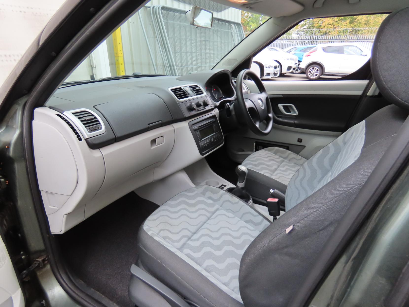 Skoda Roomster 1.9 TDI Pure Drive 2 MPV 5dr Diesel Manual (139 g/km, 105 bhp)