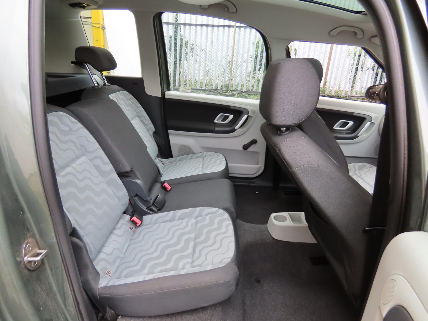 Skoda Roomster 1.9 TDI Pure Drive 2 MPV 5dr Diesel Manual (139 g/km, 105 bhp)