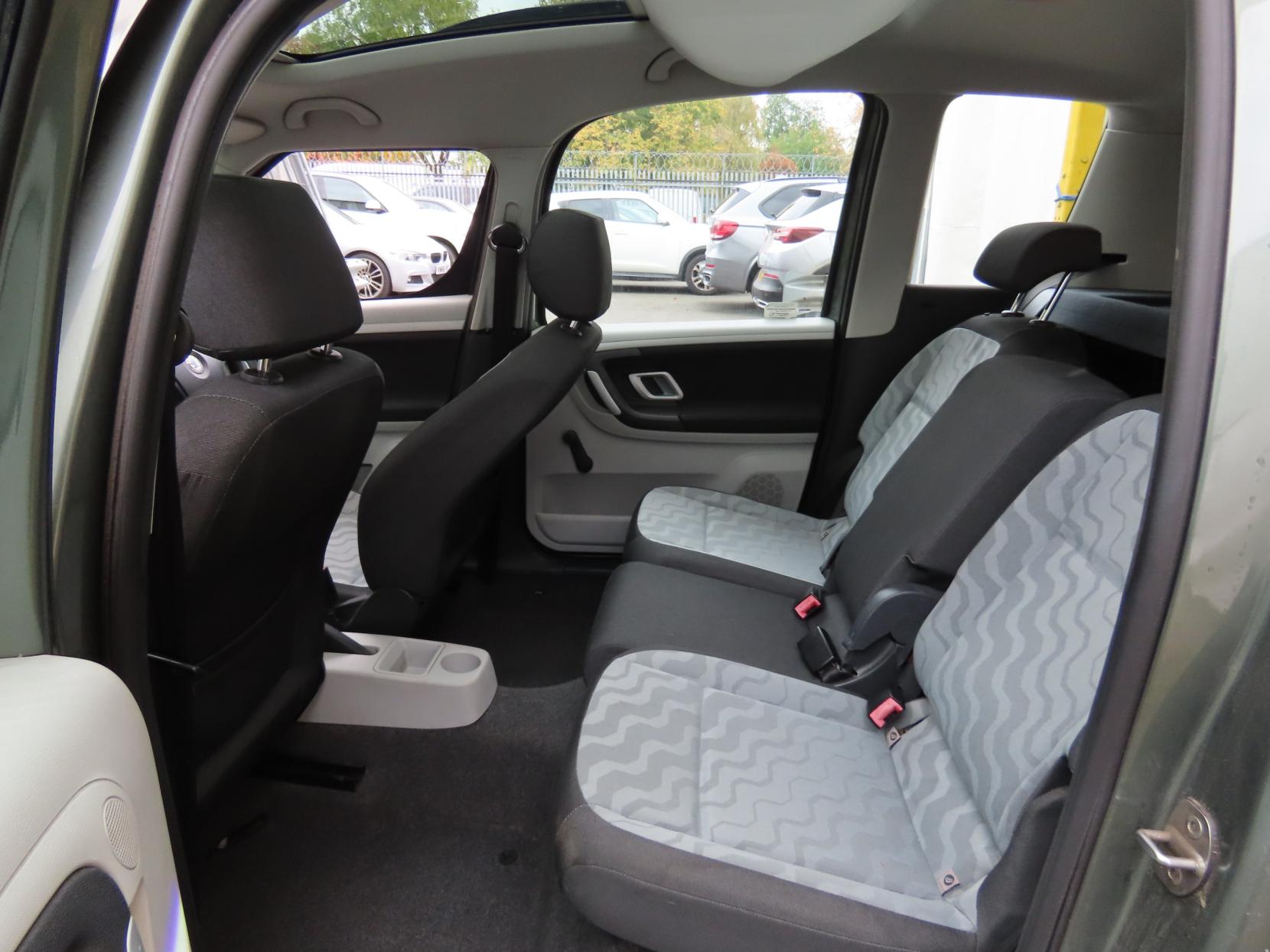 Skoda Roomster 1.9 TDI Pure Drive 2 MPV 5dr Diesel Manual (139 g/km, 105 bhp)