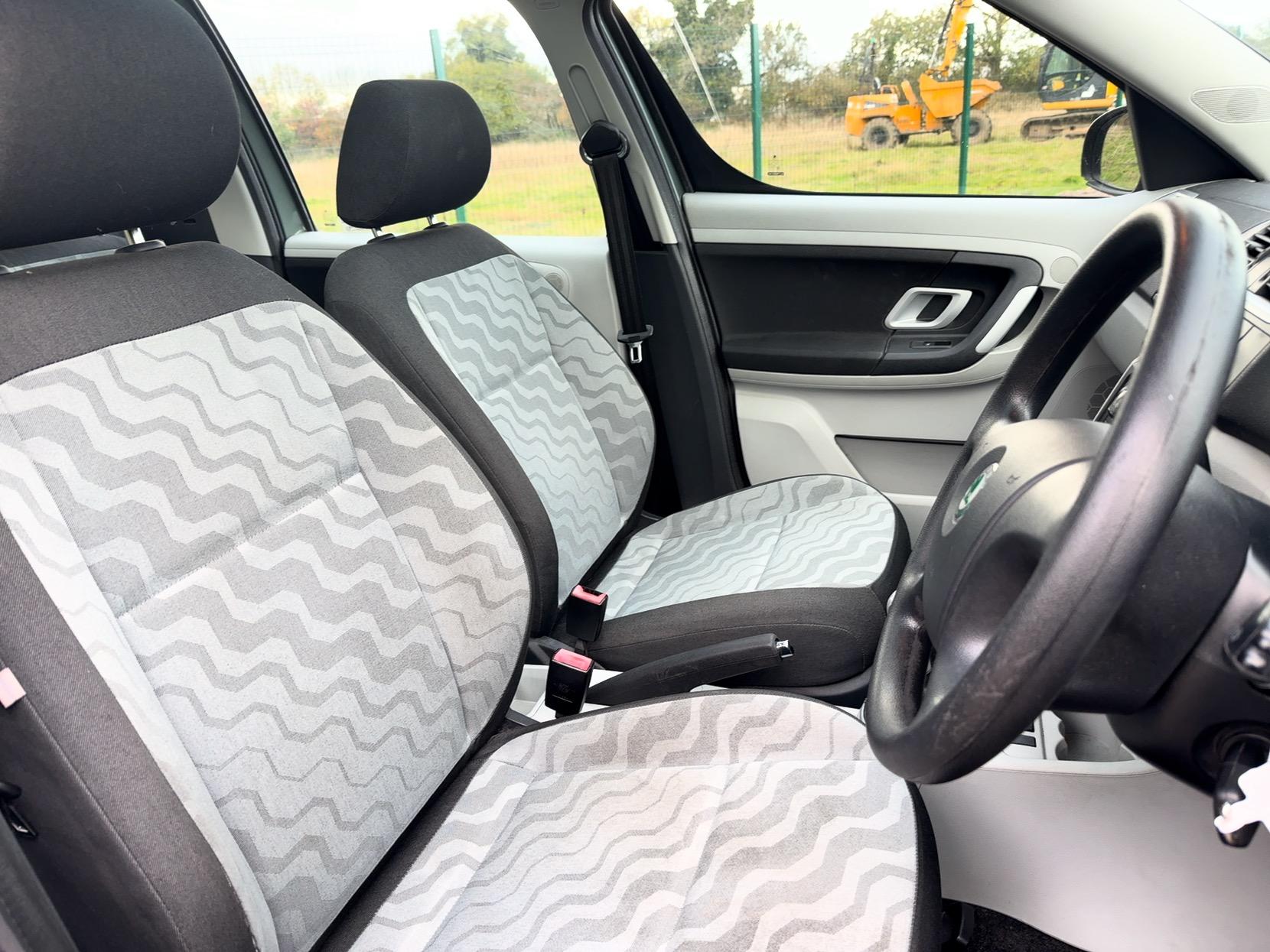 Skoda Roomster 1.9 TDI Pure Drive 2 MPV 5dr Diesel Manual (139 g/km, 105 bhp)