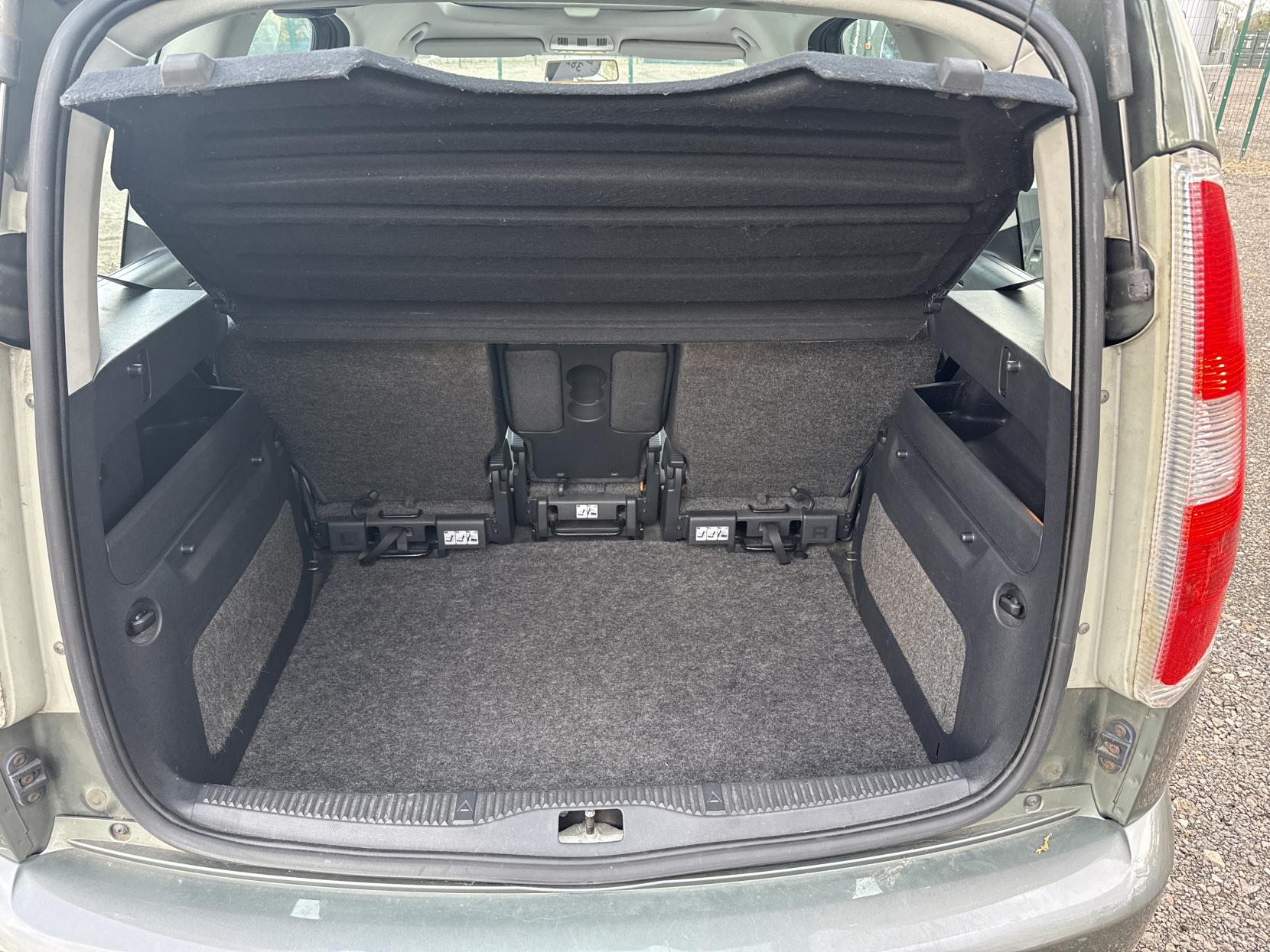 Skoda Roomster 1.9 TDI Pure Drive 2 MPV 5dr Diesel Manual (139 g/km, 105 bhp)