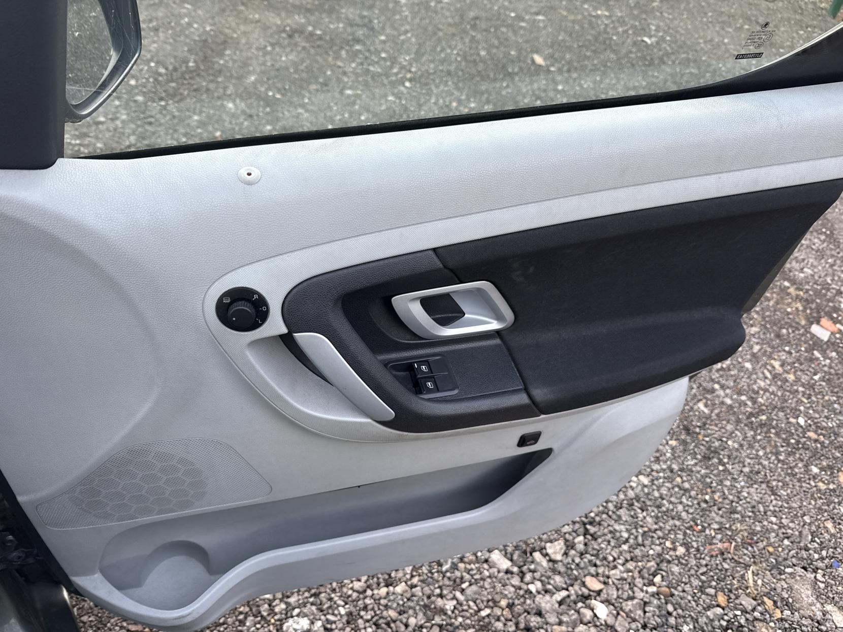 Skoda Roomster 1.9 TDI Pure Drive 2 MPV 5dr Diesel Manual (139 g/km, 105 bhp)