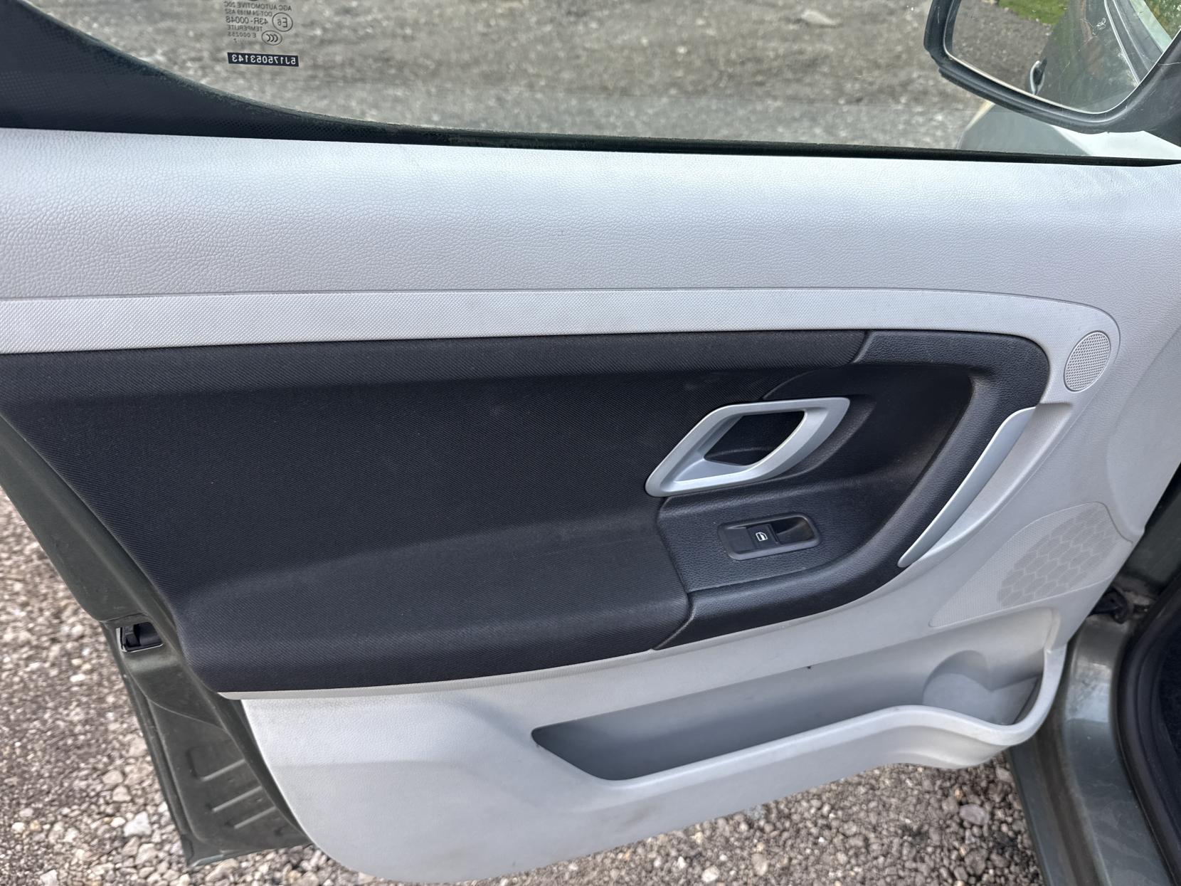 Skoda Roomster 1.9 TDI Pure Drive 2 MPV 5dr Diesel Manual (139 g/km, 105 bhp)