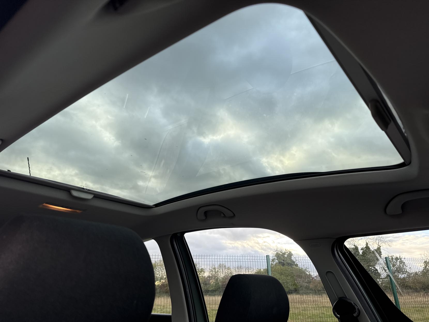 Skoda Roomster 1.9 TDI Pure Drive 2 MPV 5dr Diesel Manual (139 g/km, 105 bhp)