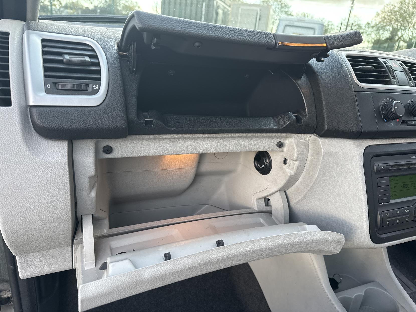 Skoda Roomster 1.9 TDI Pure Drive 2 MPV 5dr Diesel Manual (139 g/km, 105 bhp)