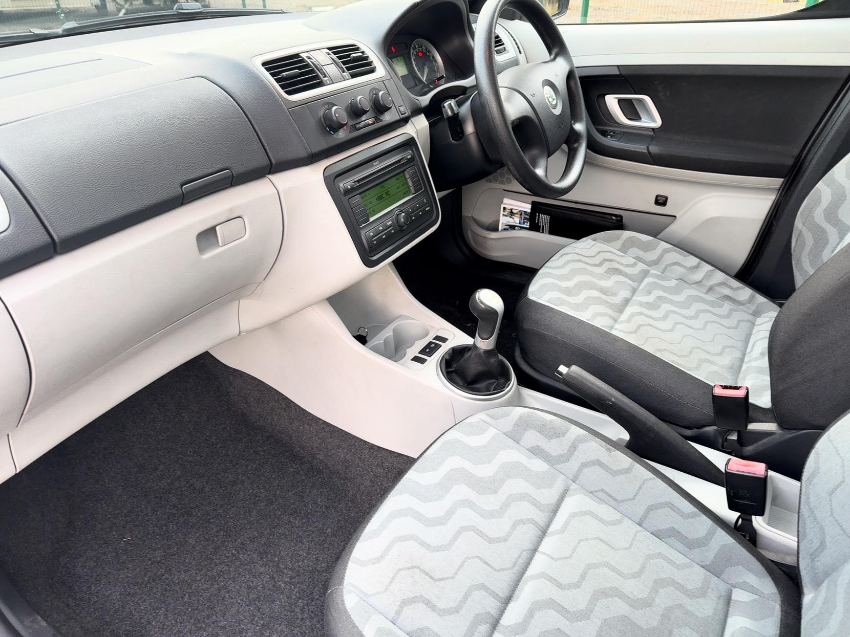 Skoda Roomster 1.9 TDI Pure Drive 2 MPV 5dr Diesel Manual (139 g/km, 105 bhp)