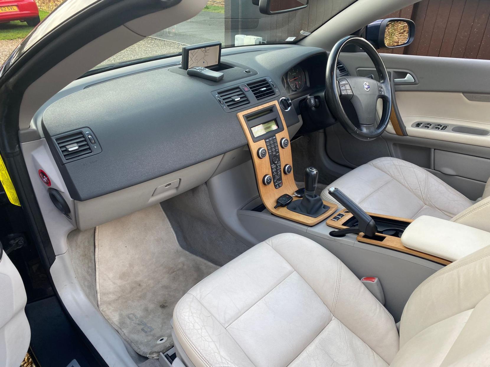 Volvo C70 2.0D SE Convertible 2dr Diesel Manual (161 g/km, 134 bhp)