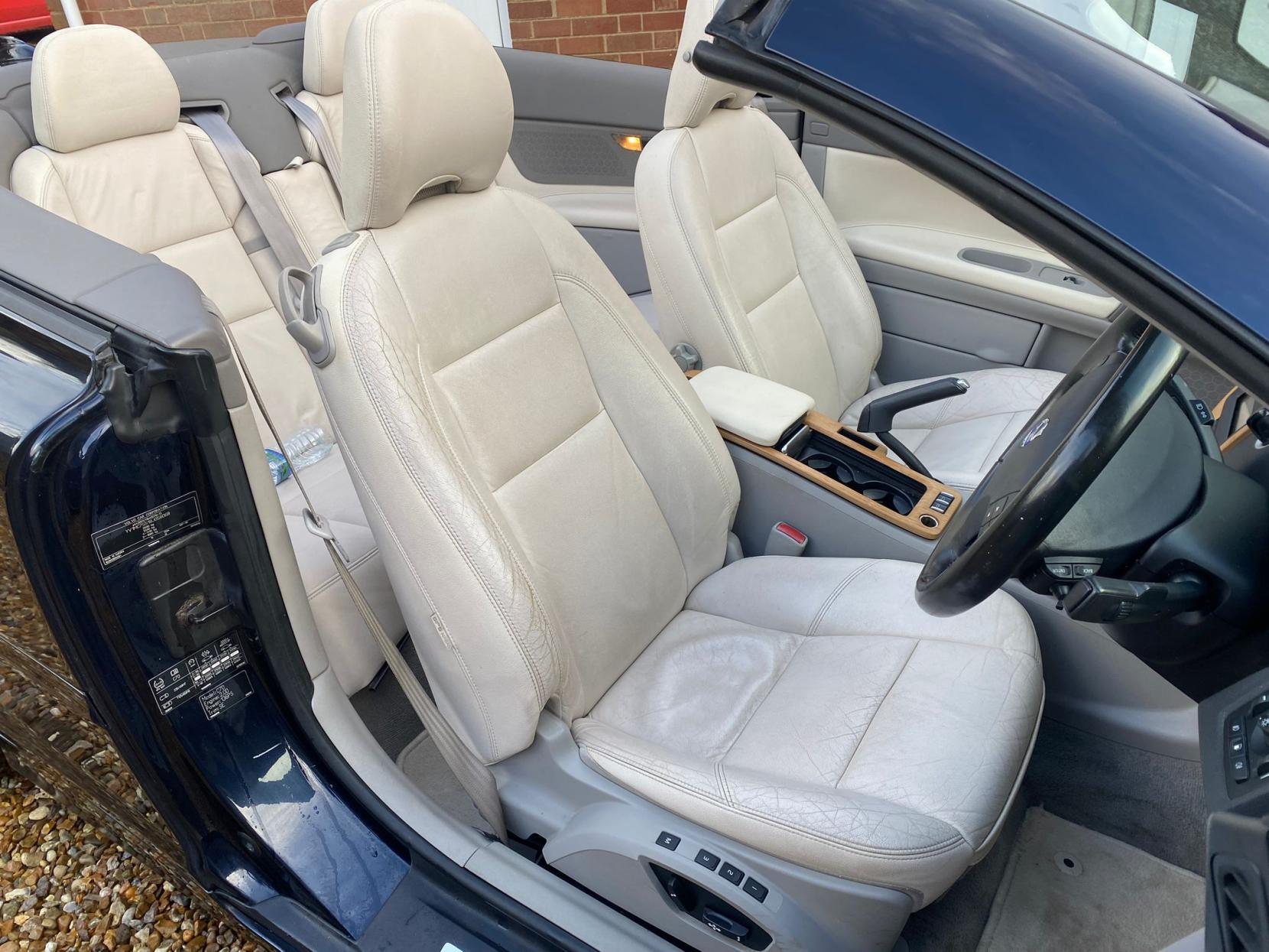 Volvo C70 2.0D SE Convertible 2dr Diesel Manual (161 g/km, 134 bhp)