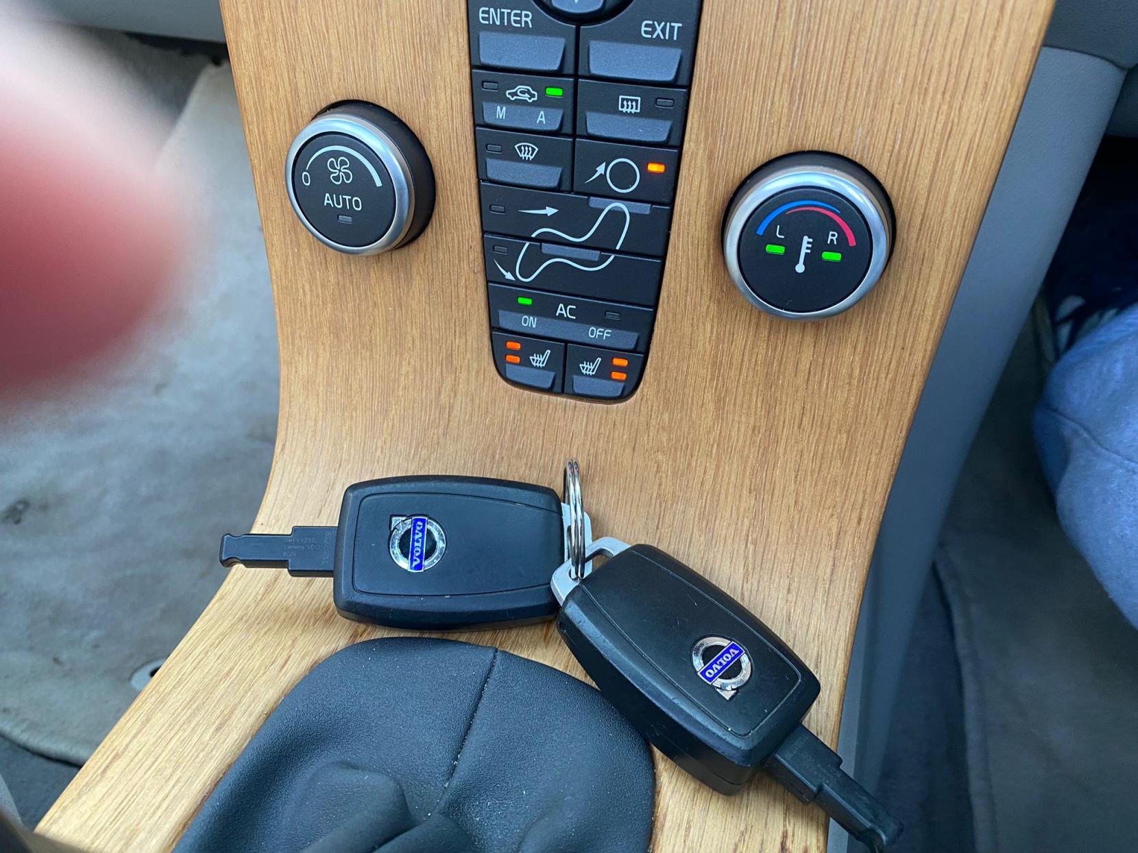 Volvo C70 2.0D SE Convertible 2dr Diesel Manual (161 g/km, 134 bhp)