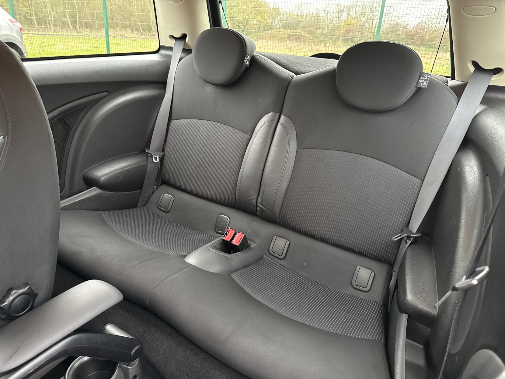 MINI Hatch 1.6 Cooper Pimlico Hatchback 3dr Petrol Manual Euro 5 (s/s) (122 ps)