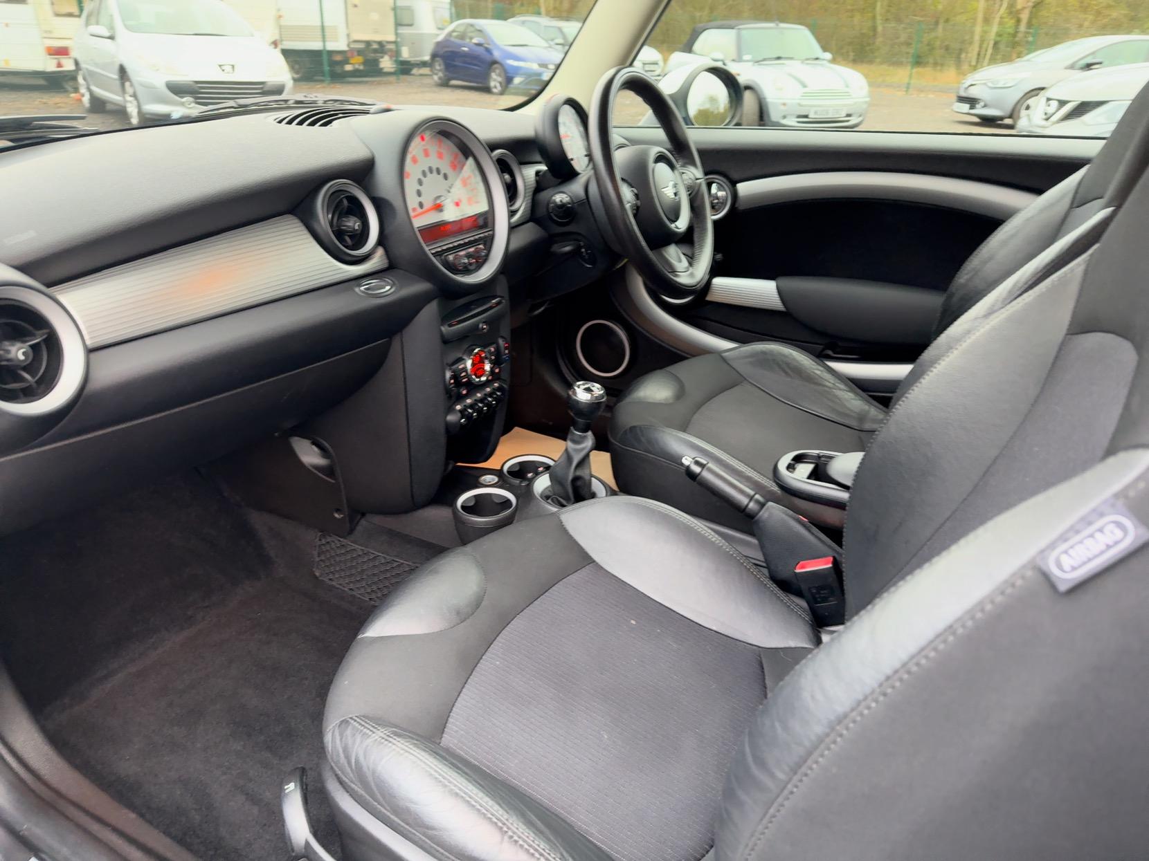 MINI Hatch 1.6 Cooper Pimlico Hatchback 3dr Petrol Manual Euro 5 (s/s) (122 ps)