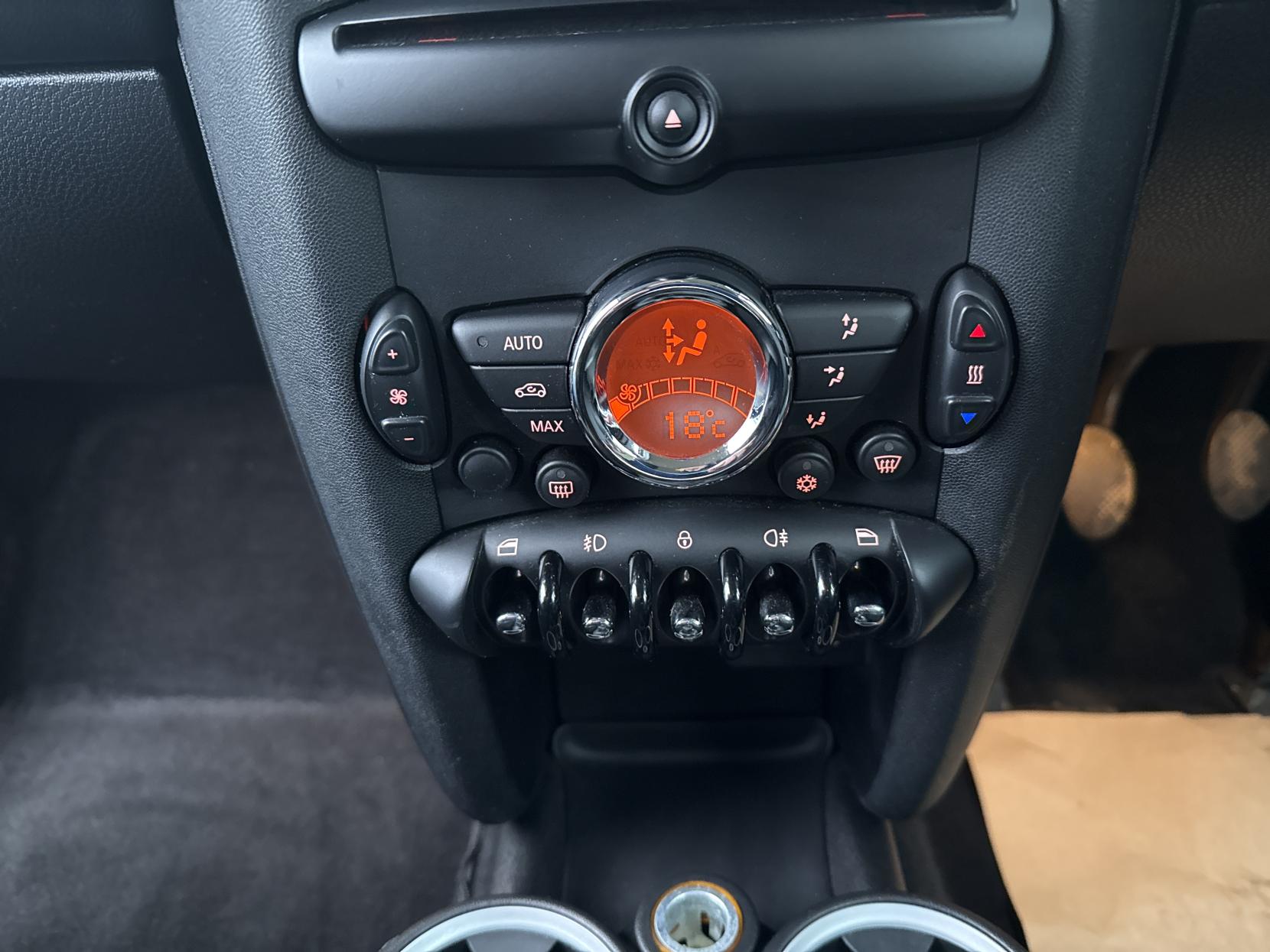 MINI Hatch 1.6 Cooper Pimlico Hatchback 3dr Petrol Manual Euro 5 (s/s) (122 ps)