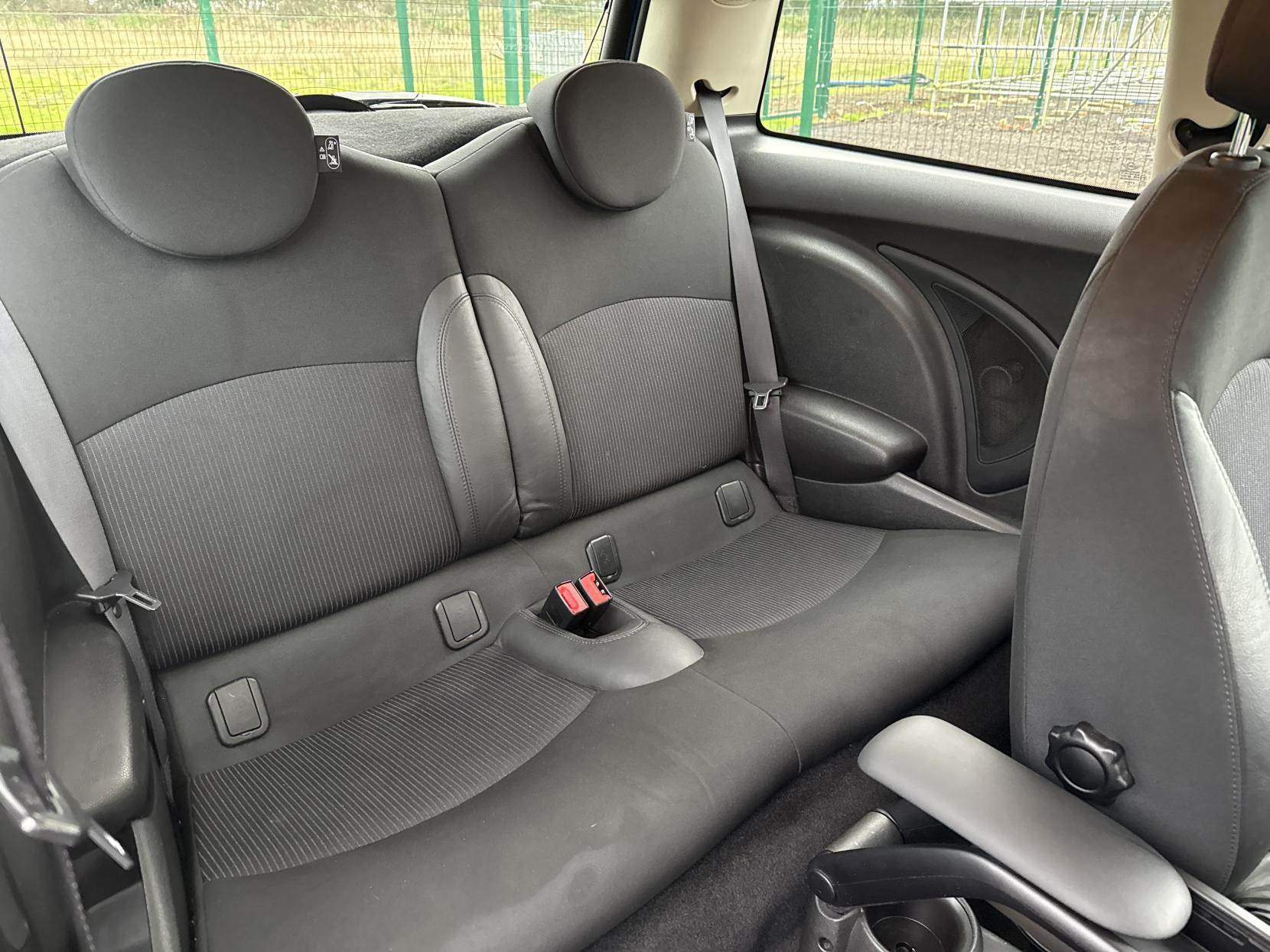 MINI Hatch 1.6 Cooper Pimlico Hatchback 3dr Petrol Manual Euro 5 (s/s) (122 ps)