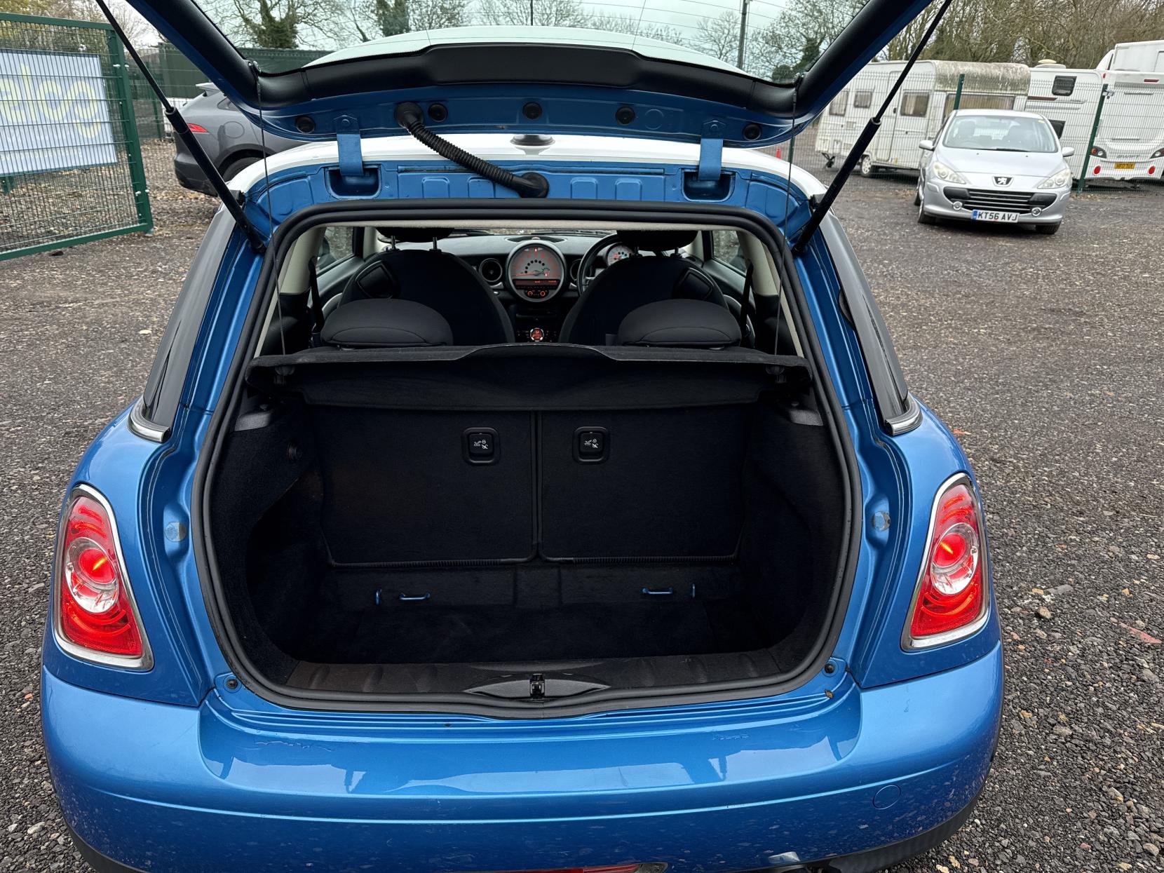 MINI Hatch 1.6 Cooper Pimlico Hatchback 3dr Petrol Manual Euro 5 (s/s) (122 ps)