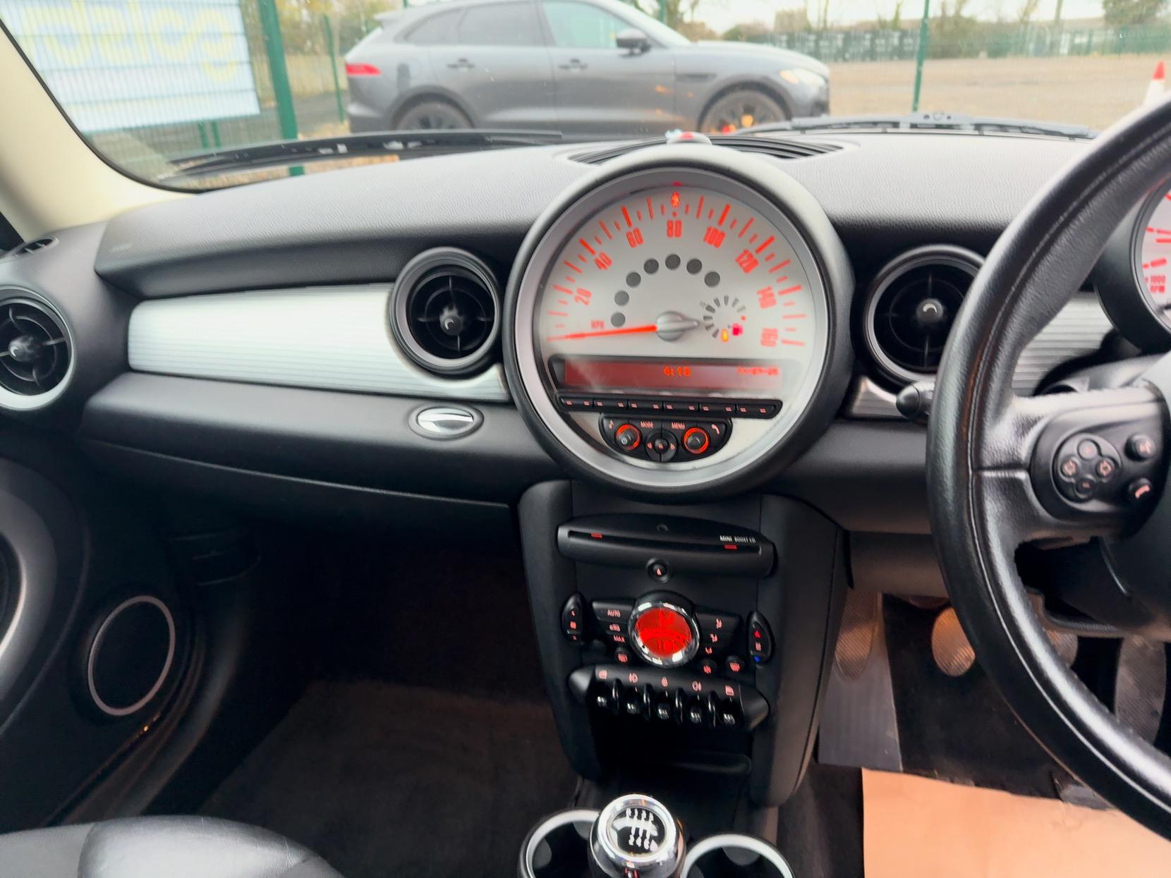 MINI Hatch 1.6 Cooper Pimlico Hatchback 3dr Petrol Manual Euro 5 (s/s) (122 ps)